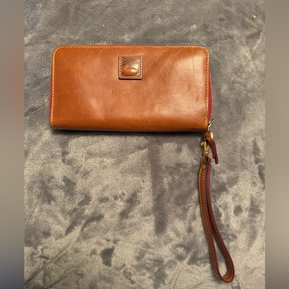 NWT! Dooney and Bourke Florentine Large Zip Around Wristlet
